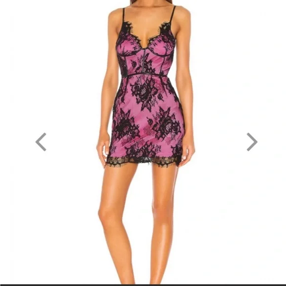 pink dress black lace overlay Crimson/reddish pink dress with black velvet glitter designs overlay Best fits S-M imo PTP: 32cm adjustable to 40cm, Hips: Free, Length: 141cm (higher) 160cm (lower) incl straps, Waist: 30cm adjustable to 34cm